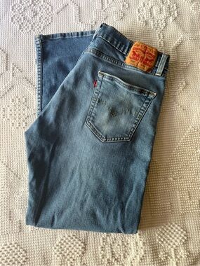Levi 505 Men’s Straight Jeans in Light Blue Denim
